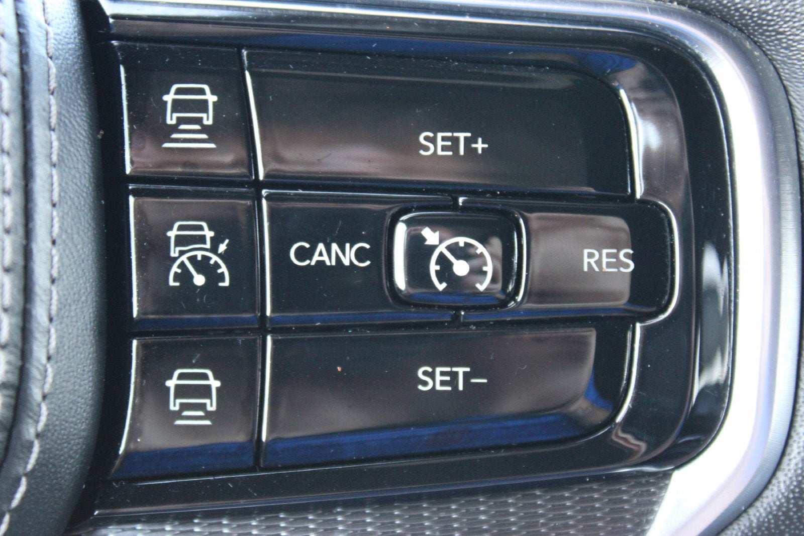 2024 Jeep Grand Wagoneer Series II Obsidian