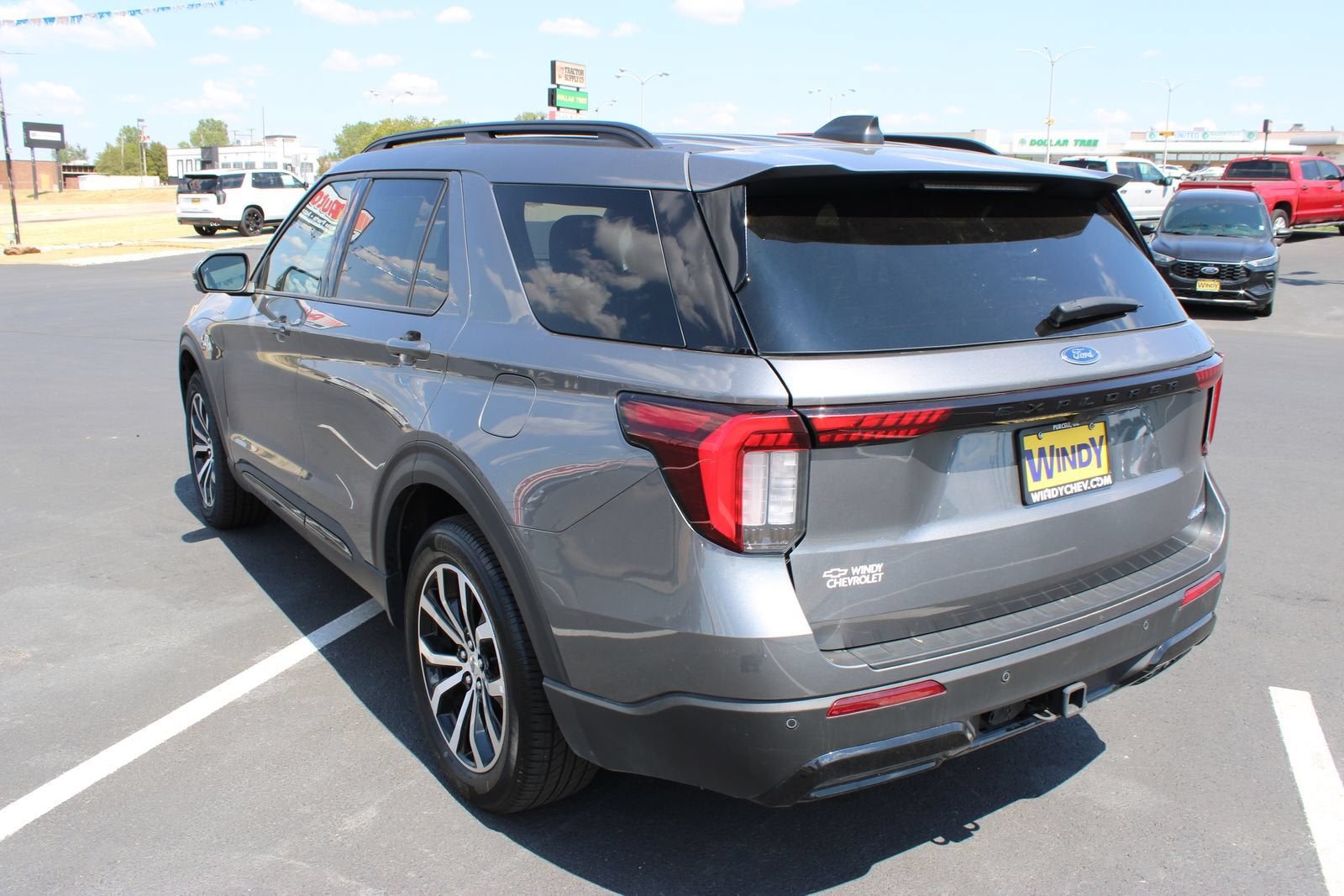 2025 Ford Explorer ST-Line