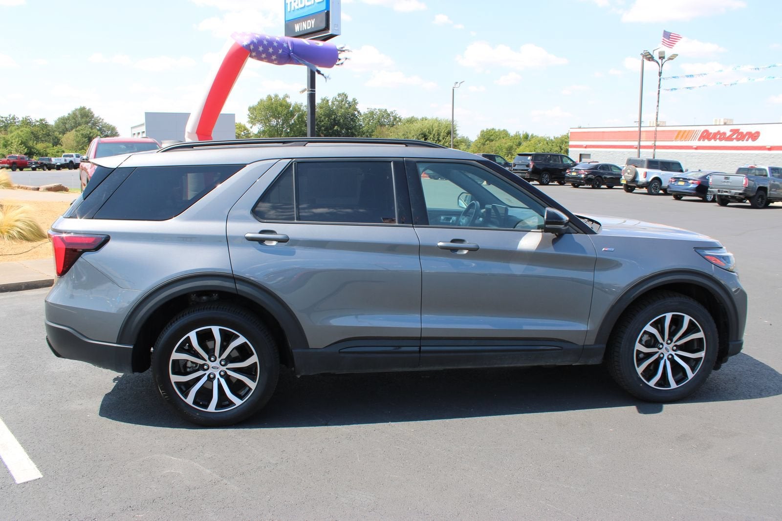 2025 Ford Explorer ST-Line