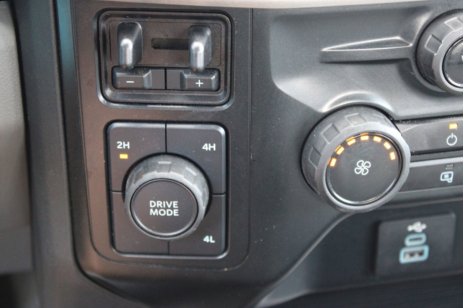 2024 Ford Super Duty F-350 SRW XL
