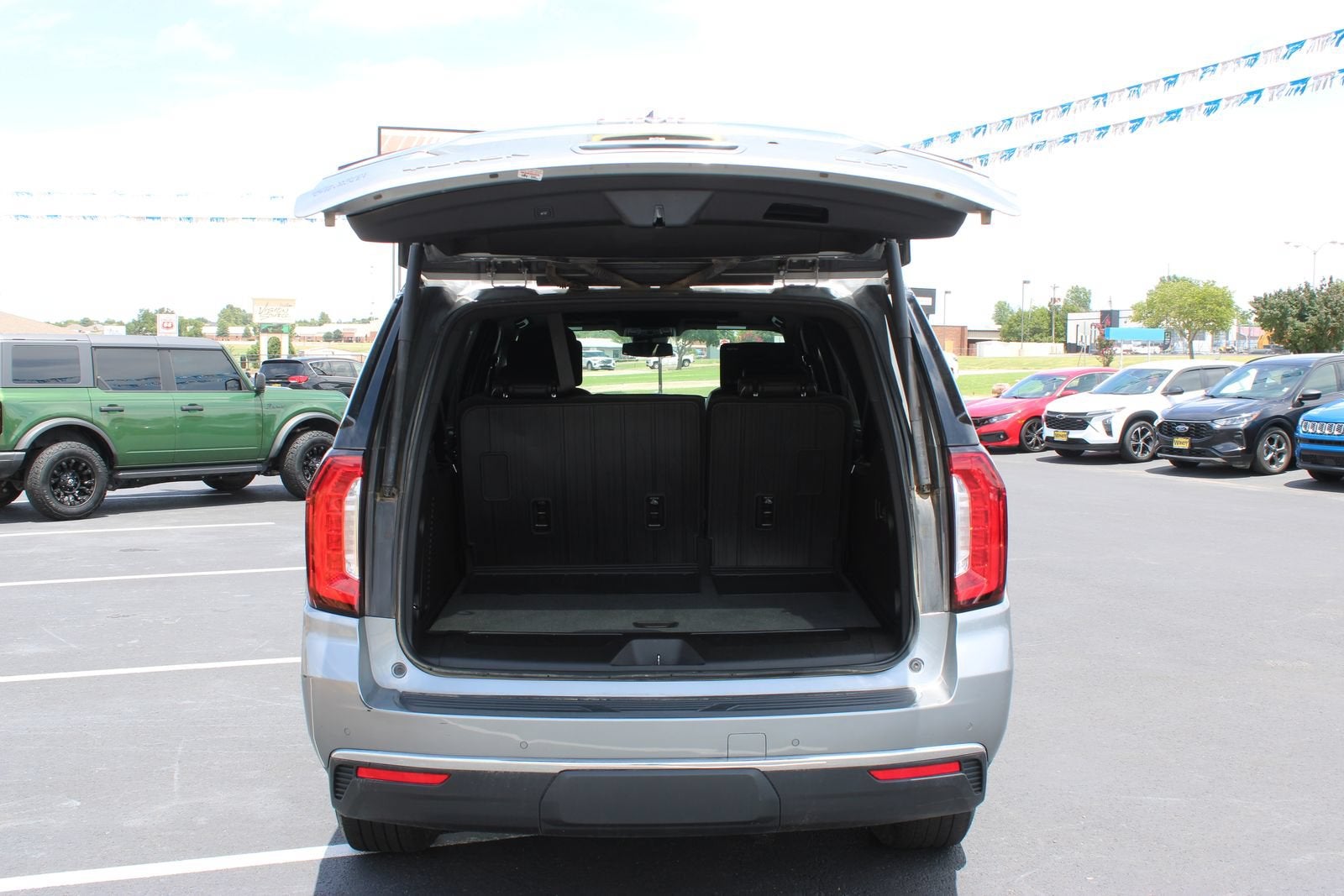2023 GMC Yukon XL SLT