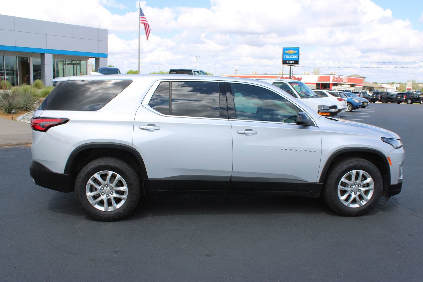 2022 Chevrolet Traverse LS