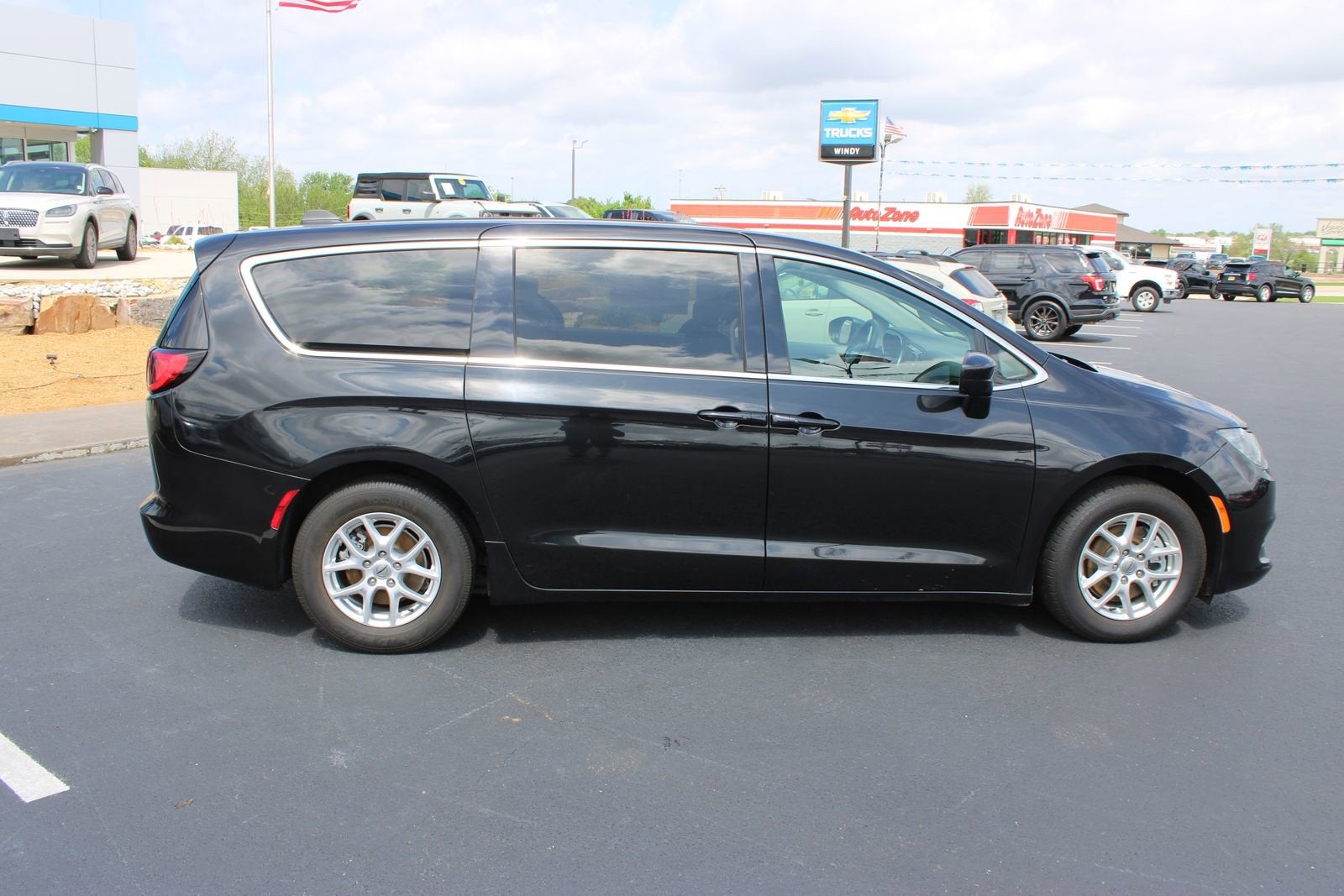 2022 Chrysler Voyager LX