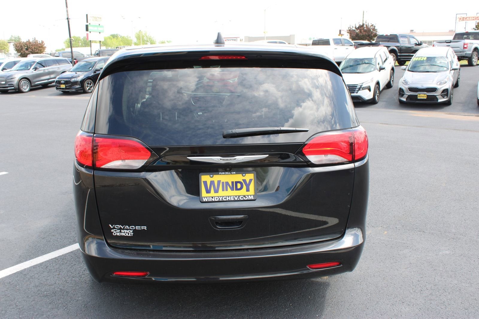 2022 Chrysler Voyager LX