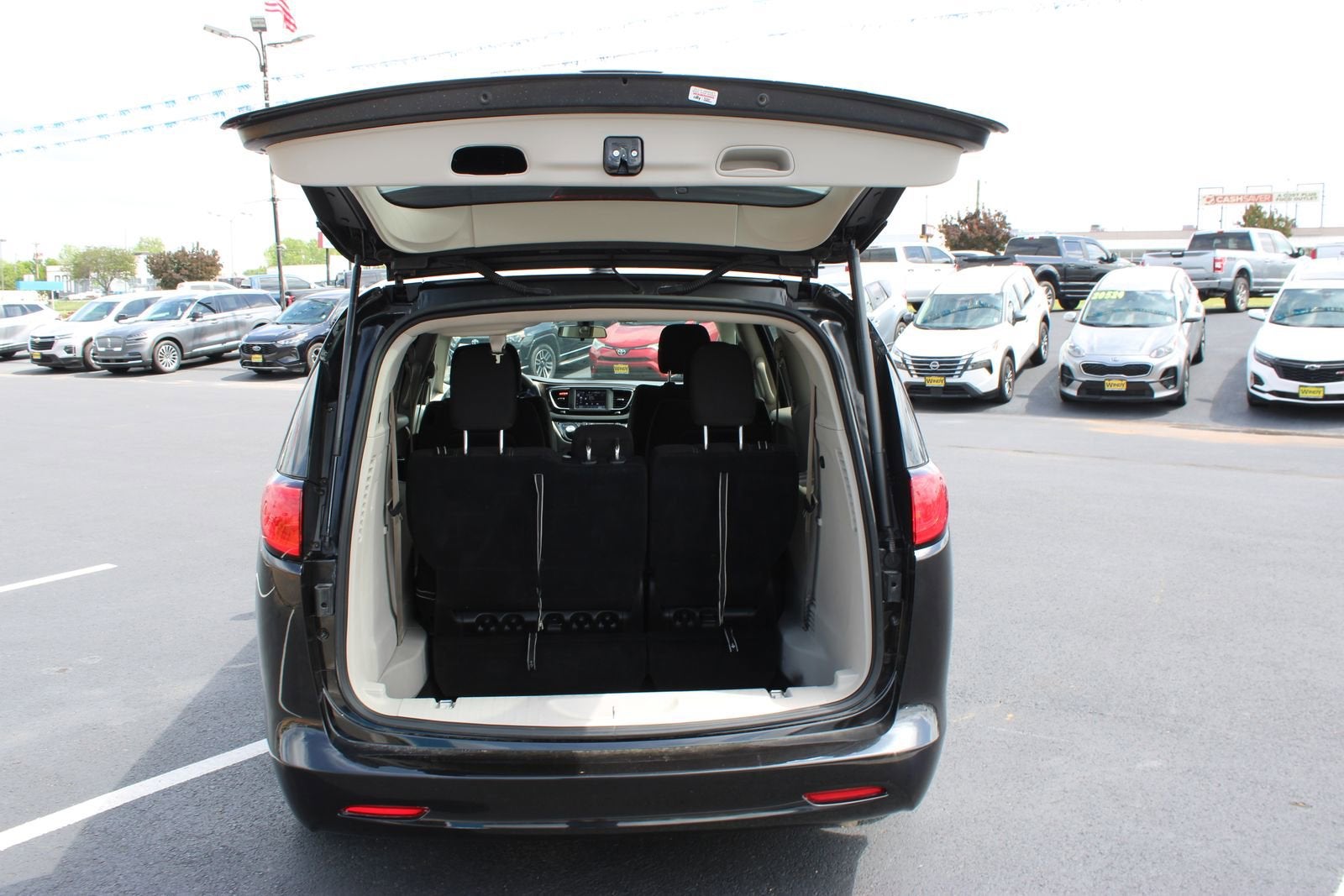 2022 Chrysler Voyager LX