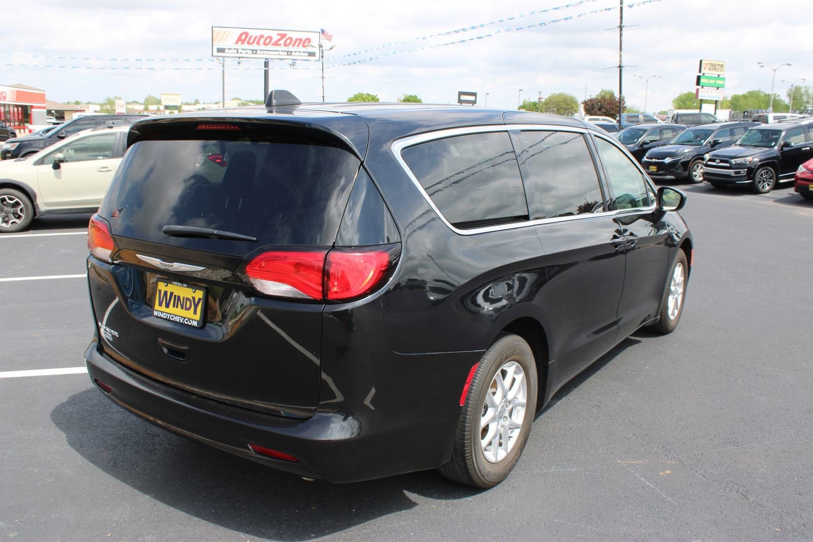 2022 Chrysler Voyager LX