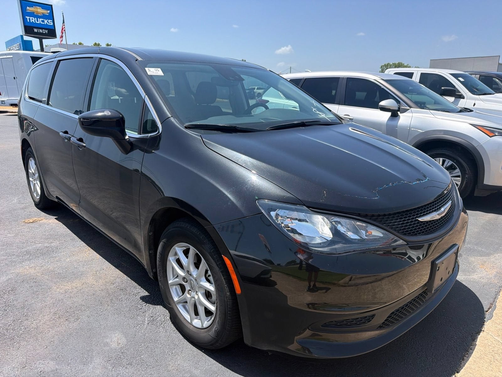 2023 Chrysler Voyager LX