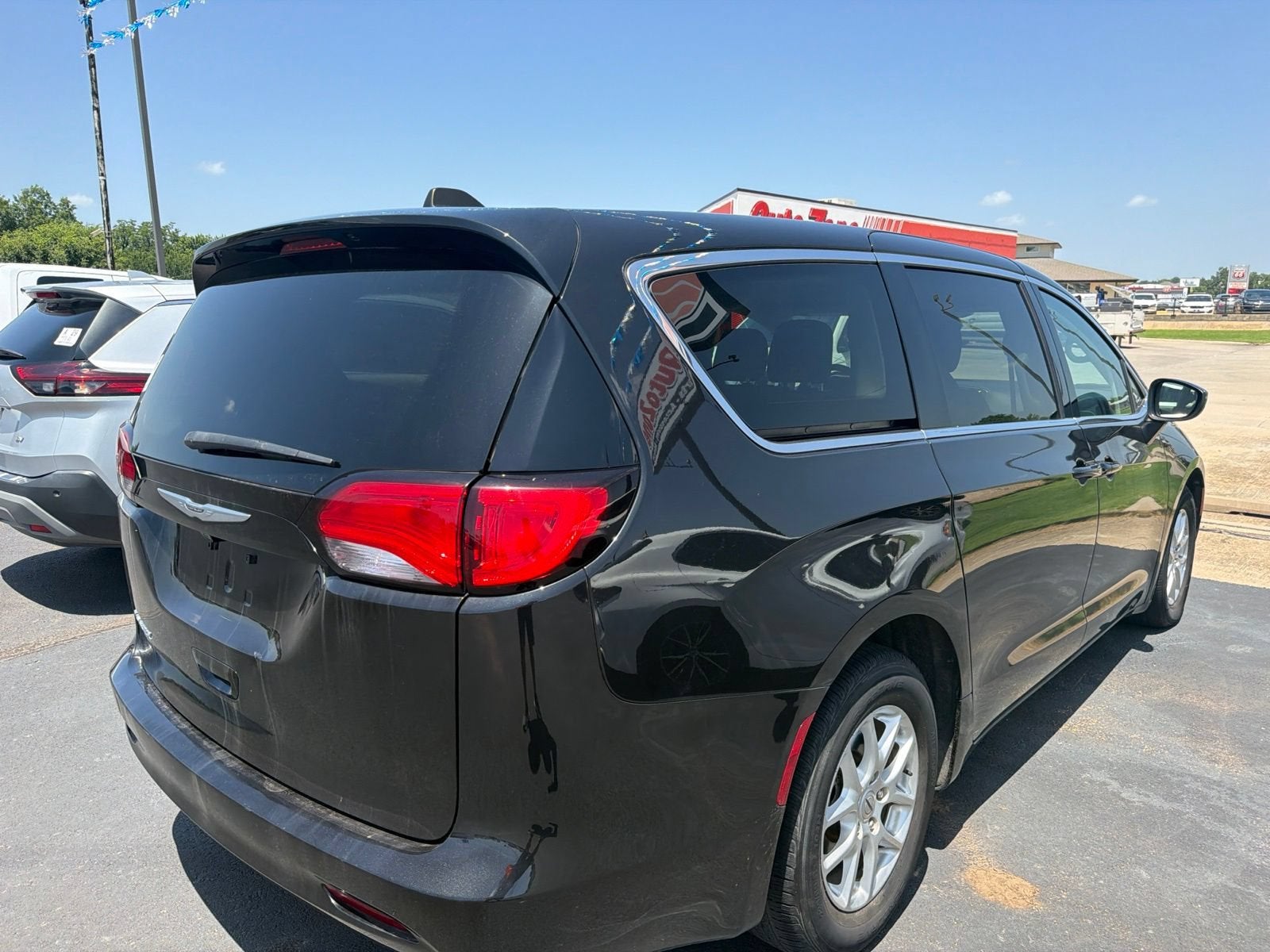 2023 Chrysler Voyager LX