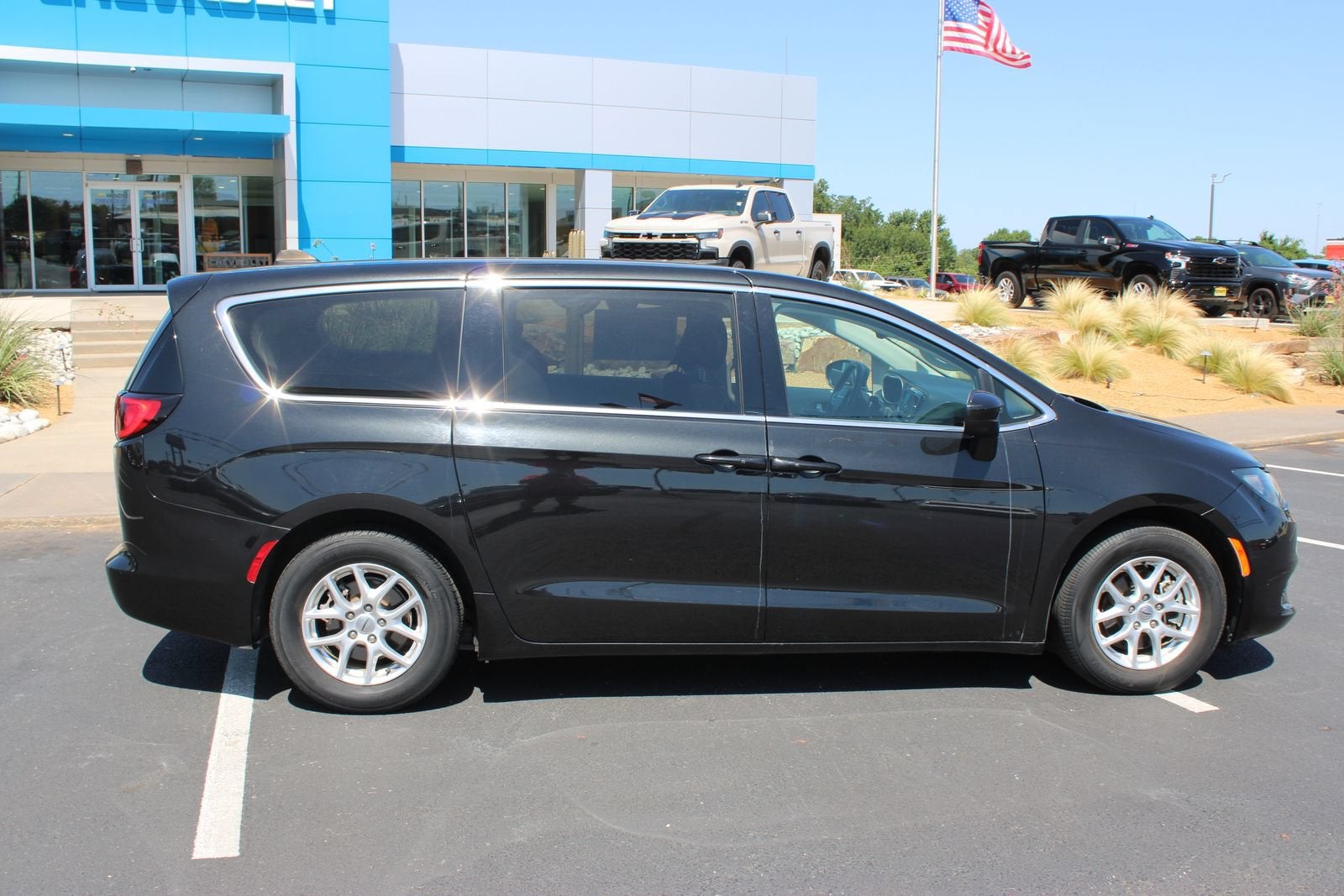 2023 Chrysler Voyager LX