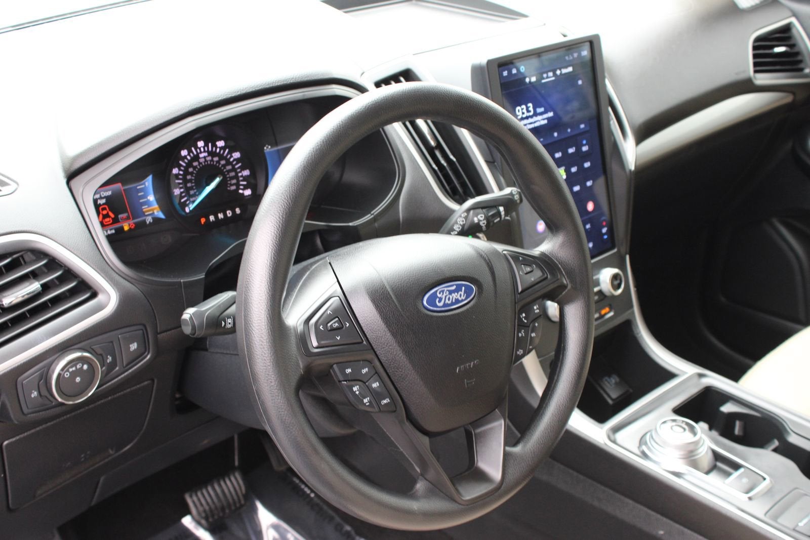 2022 Ford Edge SE