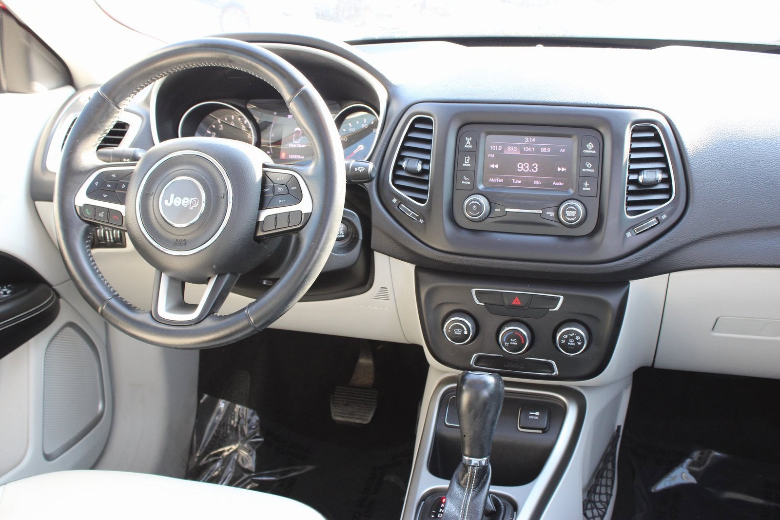 2018 Jeep Compass Latitude w/Sun/Wheel Pkg